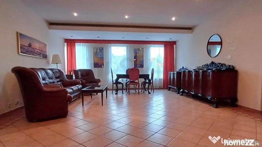Apartament cu 4 camere decomandat în Universitate