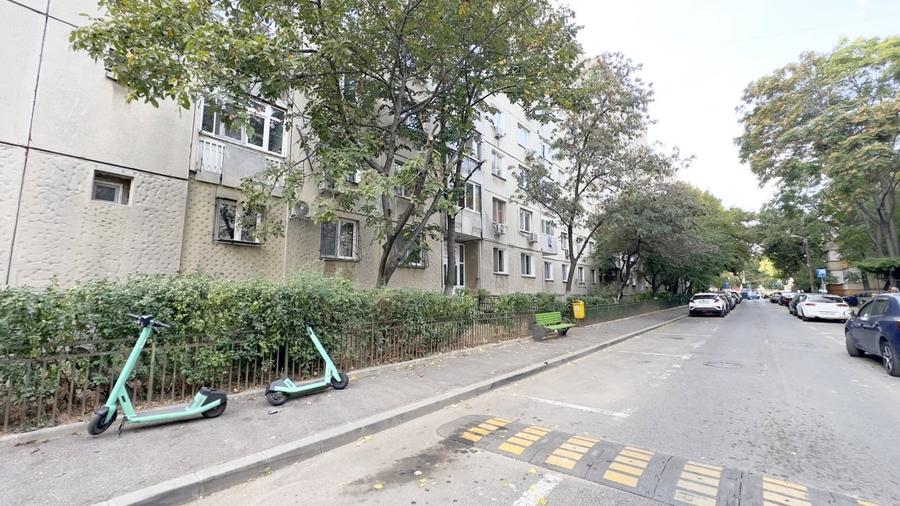 Apartament cu 3 camere semidecomandat în Rahova