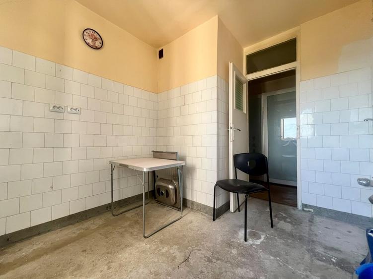 Apartament cu 3 camere decomandat, mobilat în Lipovei