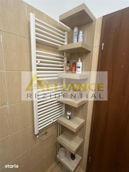 Garsonieră decomandată în Titan