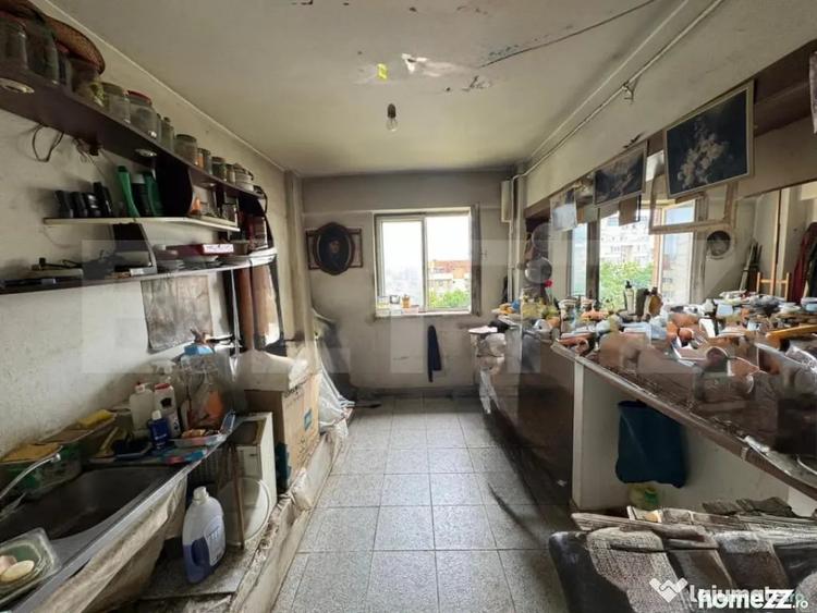Apartament de 2 camere, 72 mp, decomandat, 2 bai, cartier La - 1