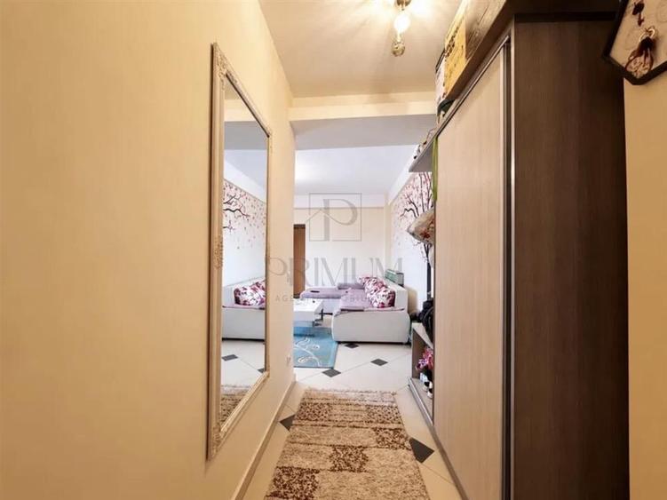 Apartament cu 3 camere semidecomandat în Giroc