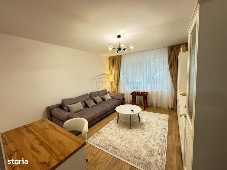 Apartament cu 3 camere decomandat în Universității