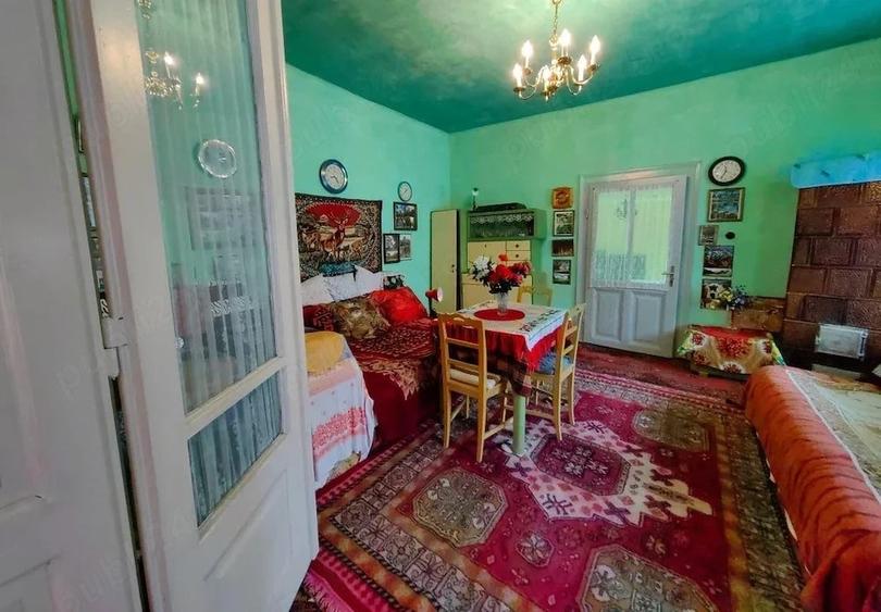 Casă cu 3 camere cu Teren 2448 Mp în Central