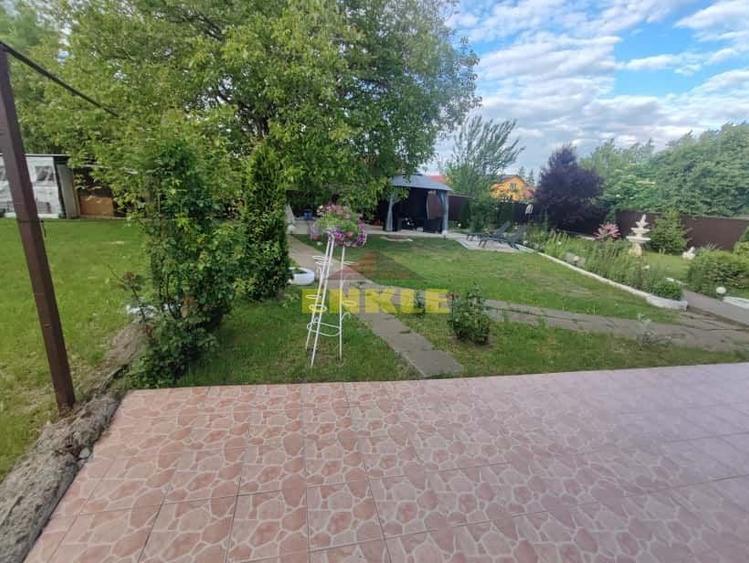 Casă individuală cu 6 camere cu Canalizare în Vest