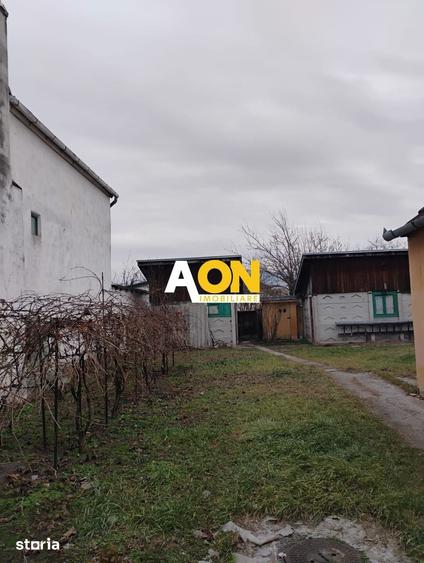 Casă cu 2 camere cu Teren 758 Mp în Central