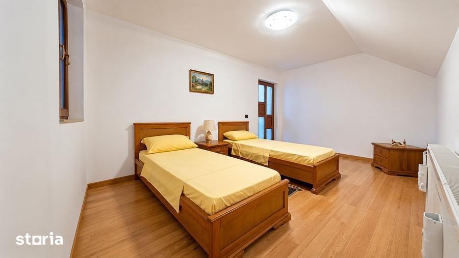 Casă cu 5 camere cu Canalizare în Zimandu Nou