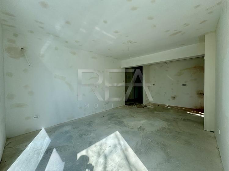 Apartament cu 3 camere decomandat în Matei Voievod