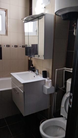 Apartament cu 3 camere decomandat, mobilat în Titulescu