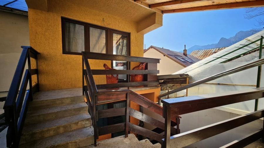 Casa de vanzare, 180 mp, zona Bu?teni - 10