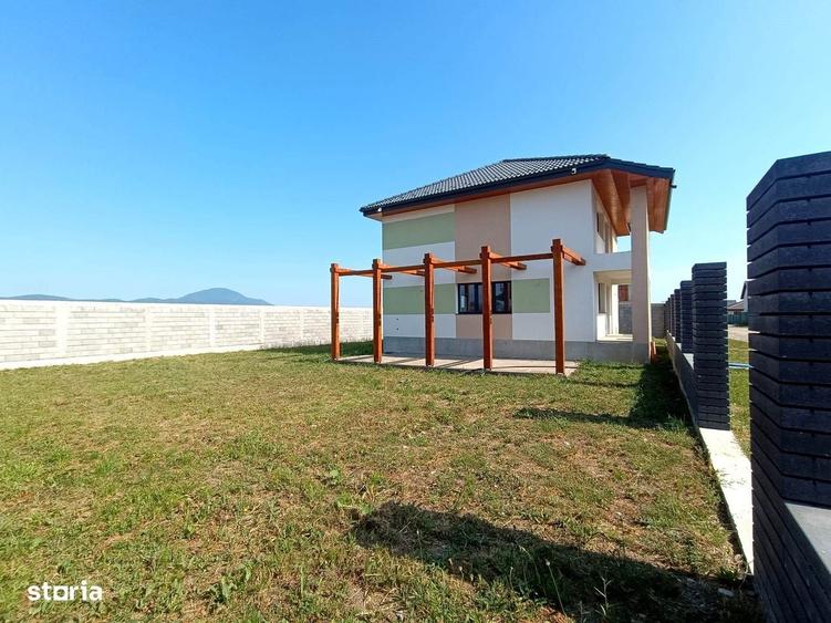 Casă cu 3 camere în Cristian