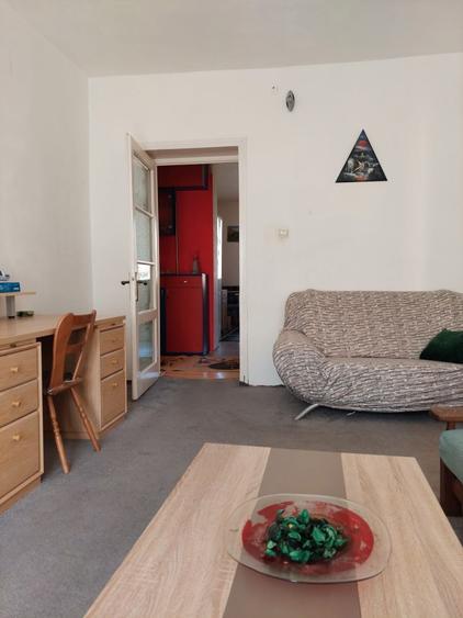 Apartament cu 3 camere semidecomandat în Central