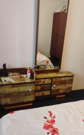 Apartament cu 3 camere semidecomandat, mobilat în Ozana