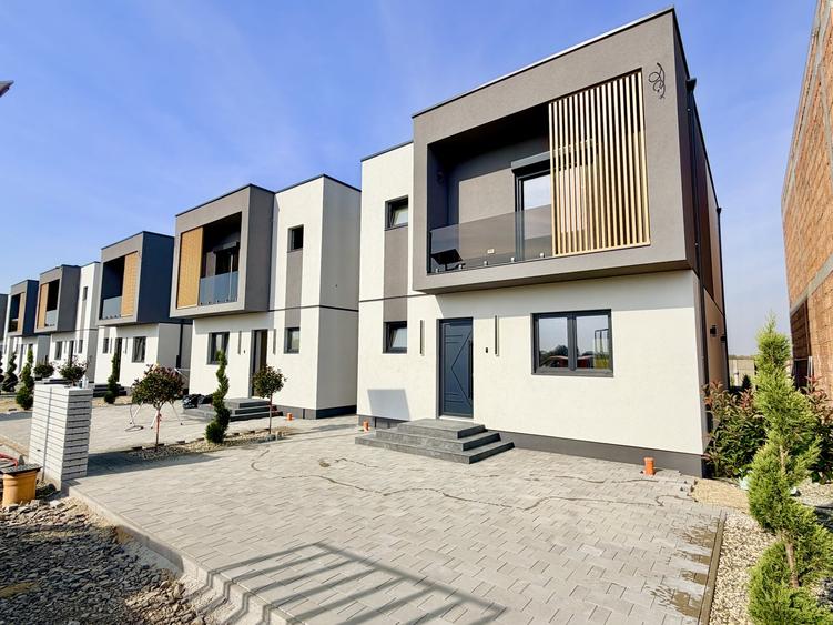Duplex cu 4 camere cu Canalizare în Moșnița Nouă