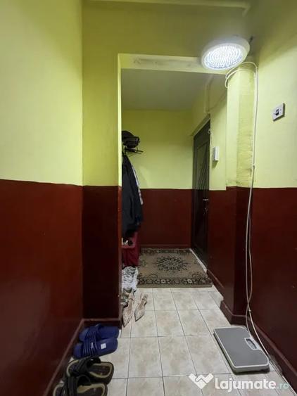 Apartament cu 2 camere semidecomandat în Dâmbovița
