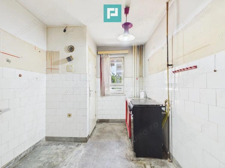 Apartament cu 3 camere semidecomandat în Romanilor