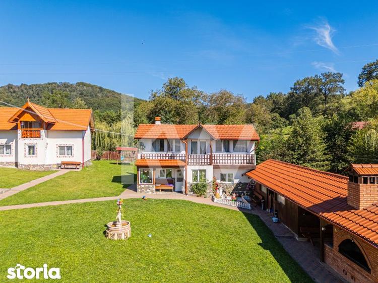Casă cu Teren 3700 Mp în Vâlcele
