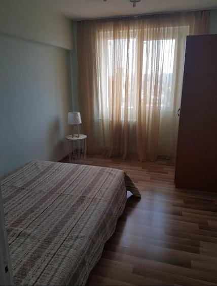 Apartament cu 3 camere decomandat în Berceni