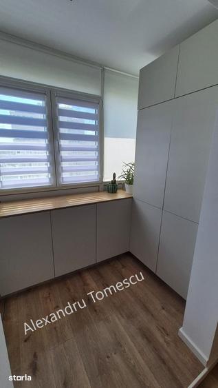 Apartament cu 3 camere semidecomandat în Vitan