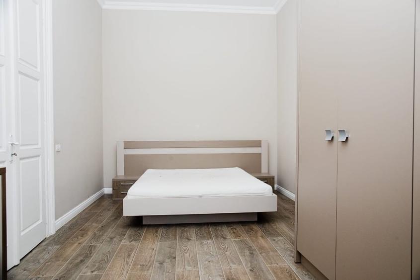 Apartament cu 2 camere semidecomandat, mobilat în Sinaia