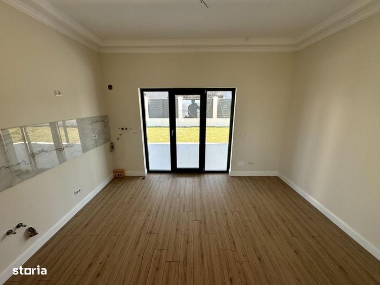 Casă cu 4 camere în Tomești