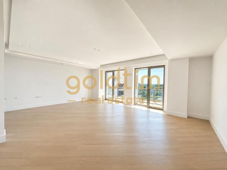 Apartament cu 4 camere decomandat în Pipera