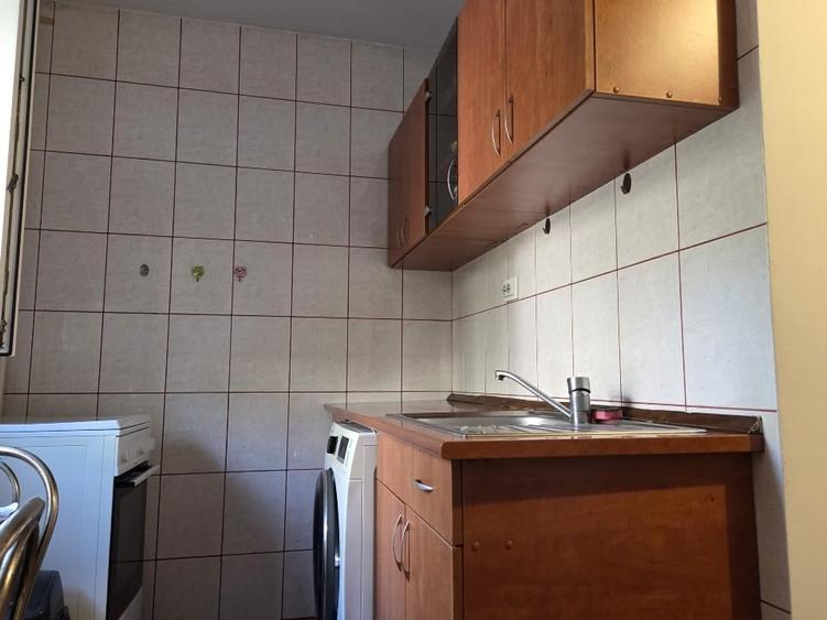 Garsonieră decomandată, mobilată în Gorjului