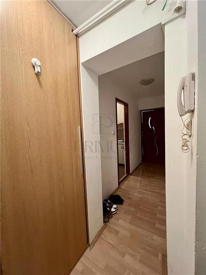 Apartament cu 2 camere semidecomandat, mobilat în Aradului