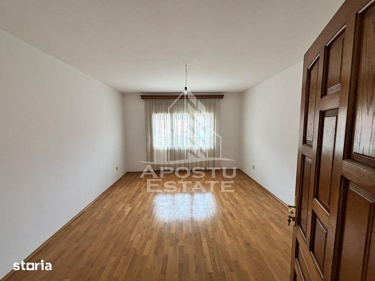 Casă cu Teren 470 Mp în Lupac