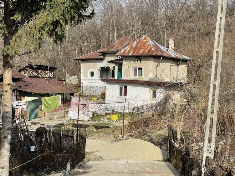 Casă cu 3 camere în Răzvad
