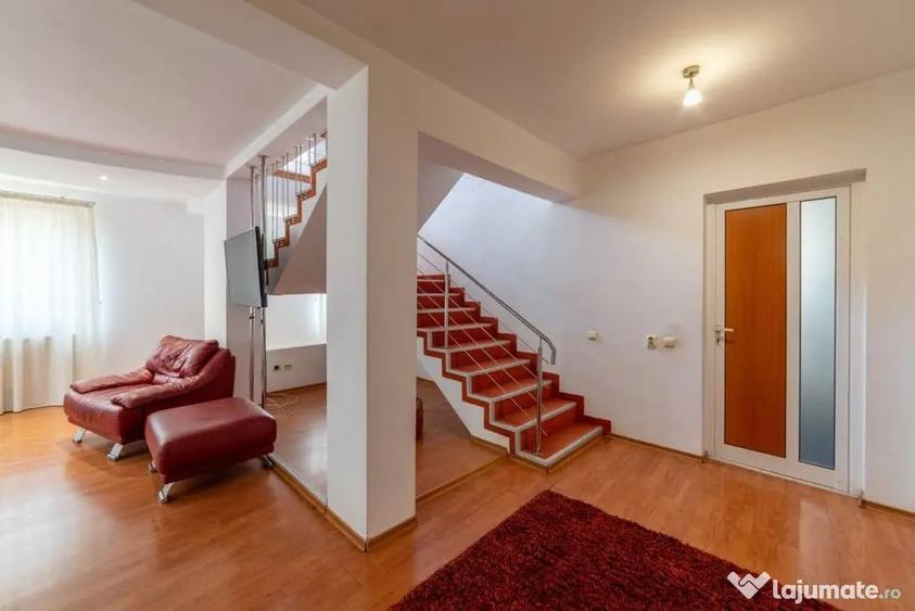 Casă cu 6 camere cu Teren 475 Mp în Găvana