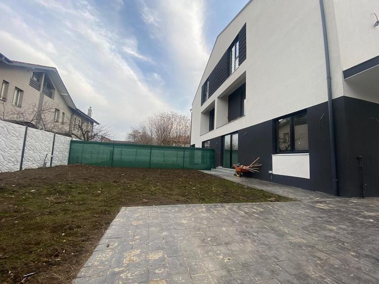 Duplex cu 4 camere cu Teren 120 Mp în Vest