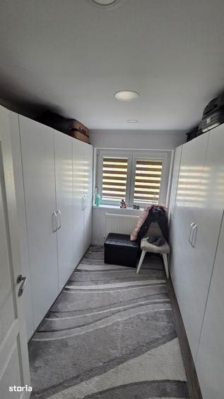 Apartament cu 3 camere în Micro 16