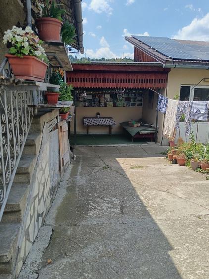 Casă cu 4 camere în Central