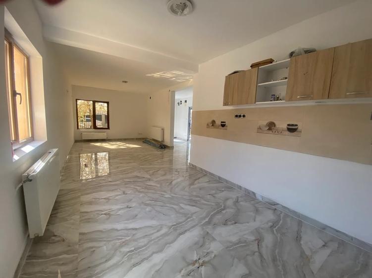 Casă cu 5 camere decomandat cu Teren 300 Mp în Valu lui Traian