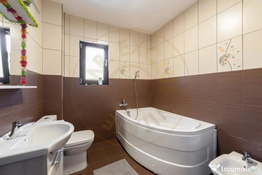Casă cu 5 camere cu Teren 250 Mp în Ștefănești
