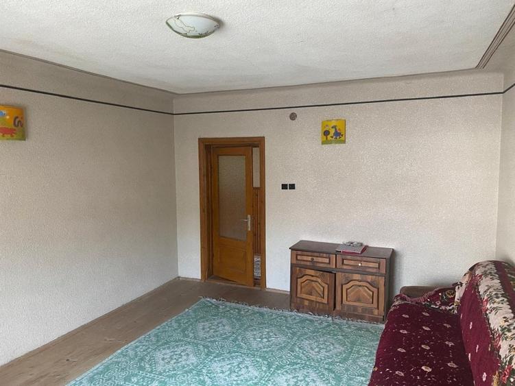 Casă individuală cu 6 camere cu Teren 412 Mp în Moroeni