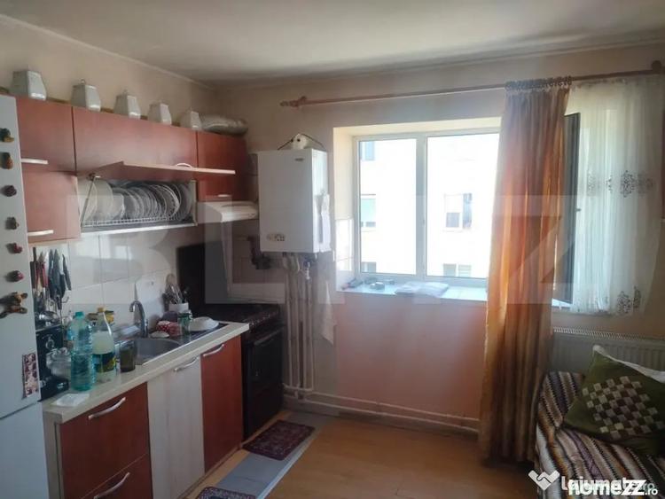 Apartament cu 3 camere decomandat în Siret