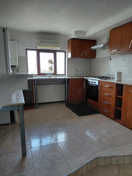 Apartament cu 3 camere decomandat în 1 Decembrie