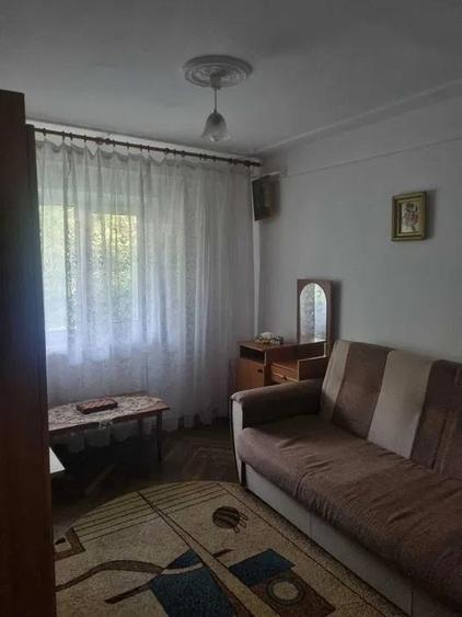 Apartament cu 3 camere decomandat în Canta