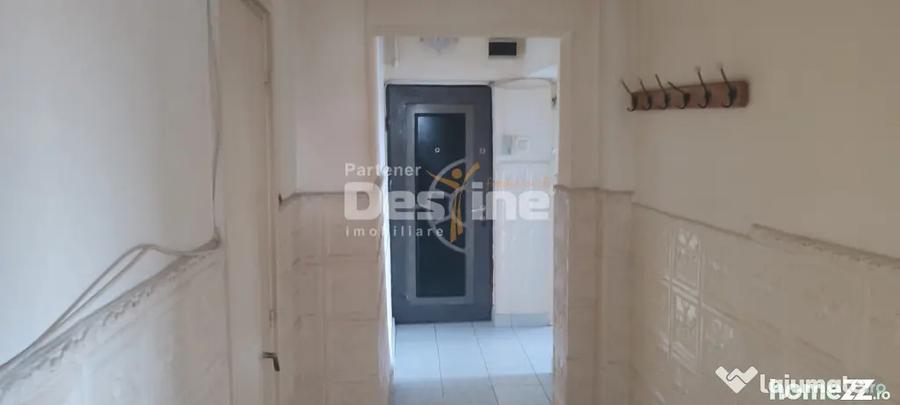 APARTAMENT CU 3 CAMERE IN ZONA MATERNA SITUAT LA ETAJUL 3 BL - 4