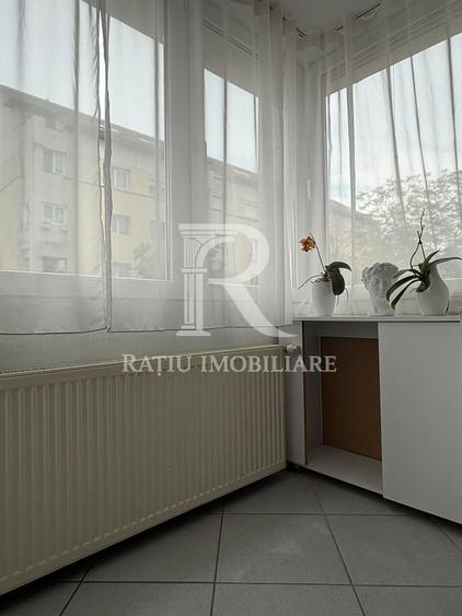 Apartament cu 3 camere semidecomandat, mobilat în Iosia