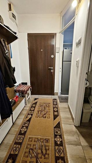 Garsonieră decomandată, etaj 2, balcon, bloc izolat – Astra, Str. Uranus - 6