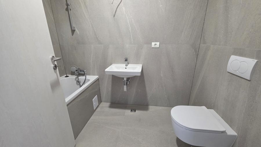 Apartament cu 2 camere decomandat în Torontalului