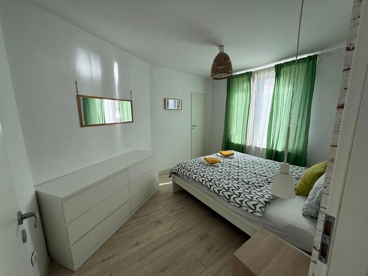 Apartament cu 2 camere semidecomandat, mobilat în P-ța Universității