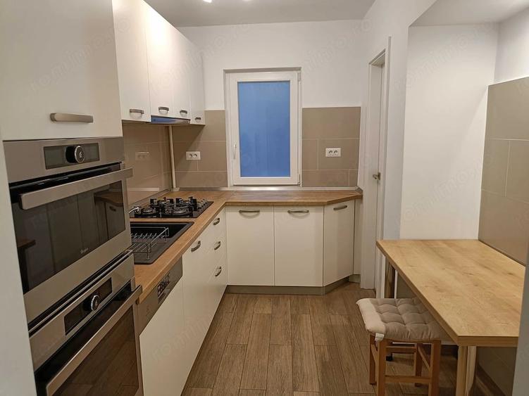 Apartament cu 4 camere semidecomandat în Dacia