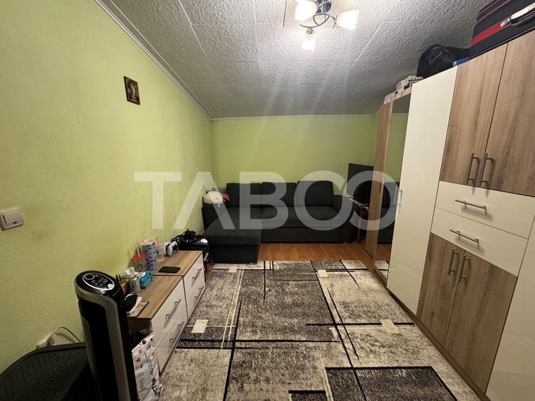 Apartament cu 3 camere decomandat, mobilat în Orașul de Jos