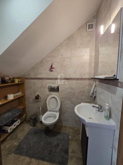 Casă individuală cu 5 camere cu Canalizare în Est