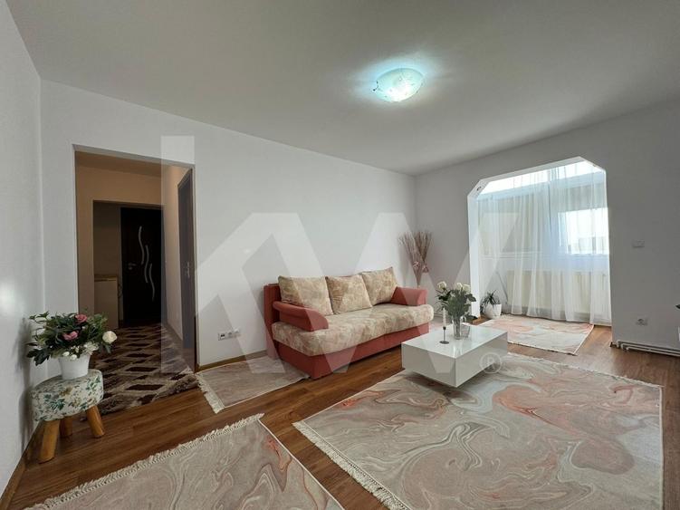 Apartament cu 3 camere semidecomandat, mobilat în Mihai Viteazul