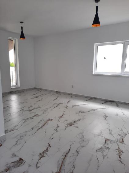 Casă individuală cu 5 camere cu Teren 440 Mp în Săbăreni